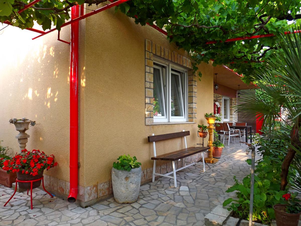 Apartments Maricic 200 Meters From The Beach Novi Vinodolski Eksteriør billede
