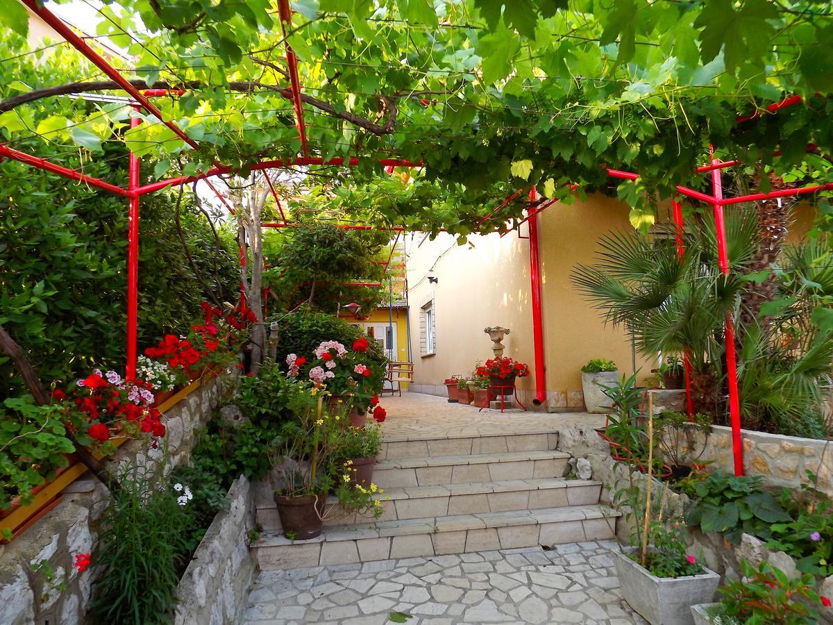 Apartments Maricic 200 Meters From The Beach Novi Vinodolski Eksteriør billede