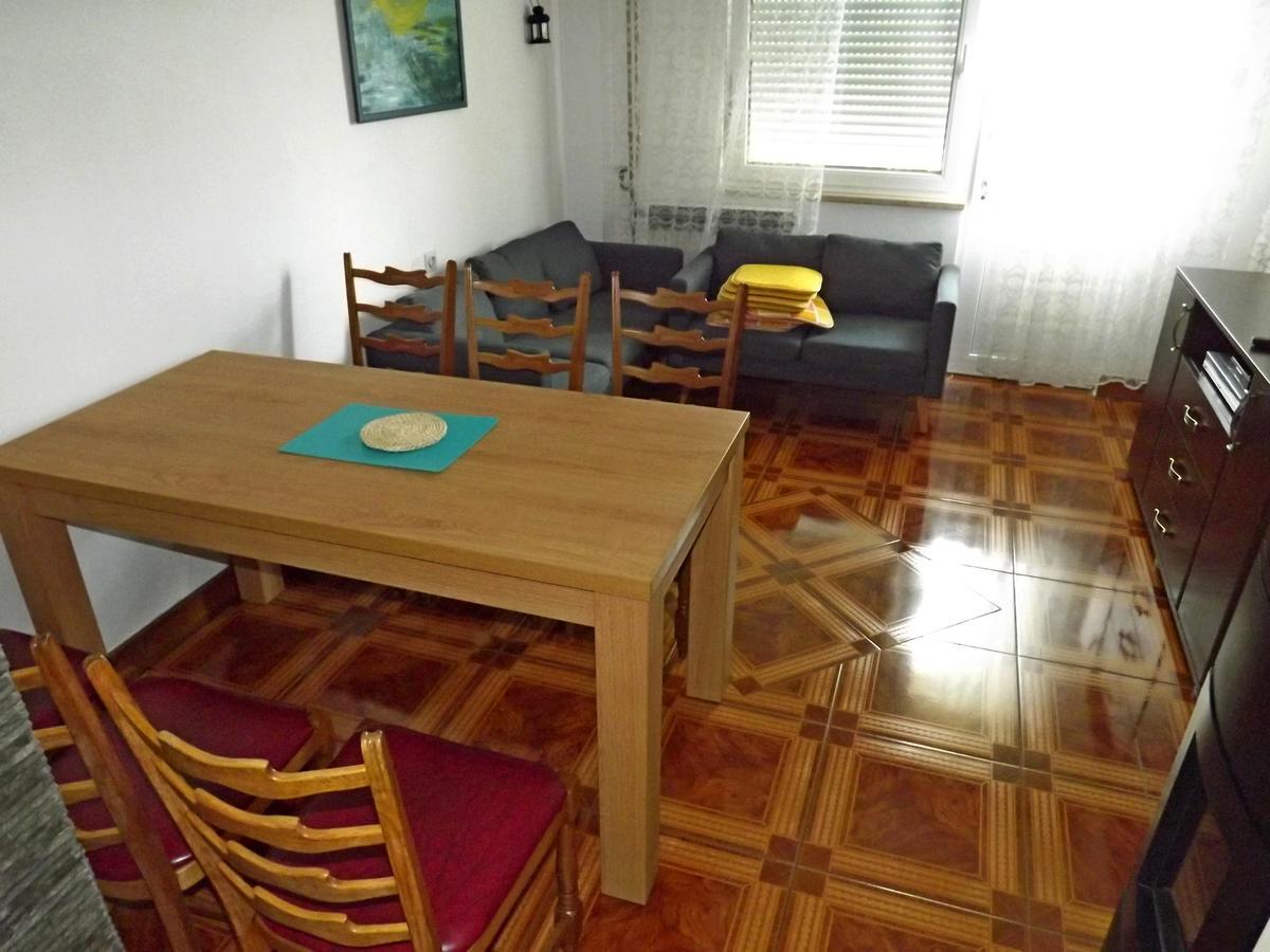 Apartments Maricic 200 Meters From The Beach Novi Vinodolski Eksteriør billede