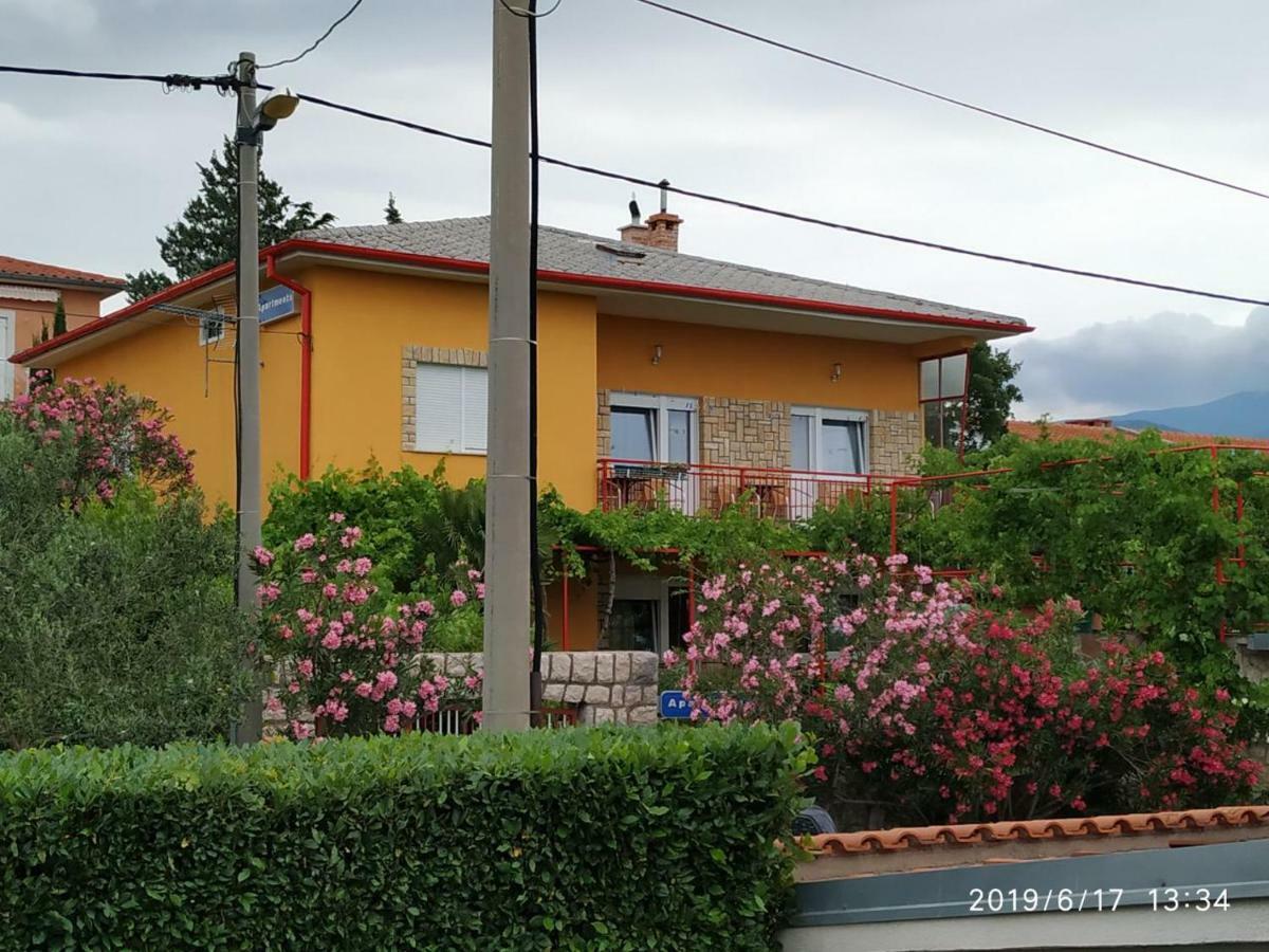 Apartments Maricic 200 Meters From The Beach Novi Vinodolski Eksteriør billede