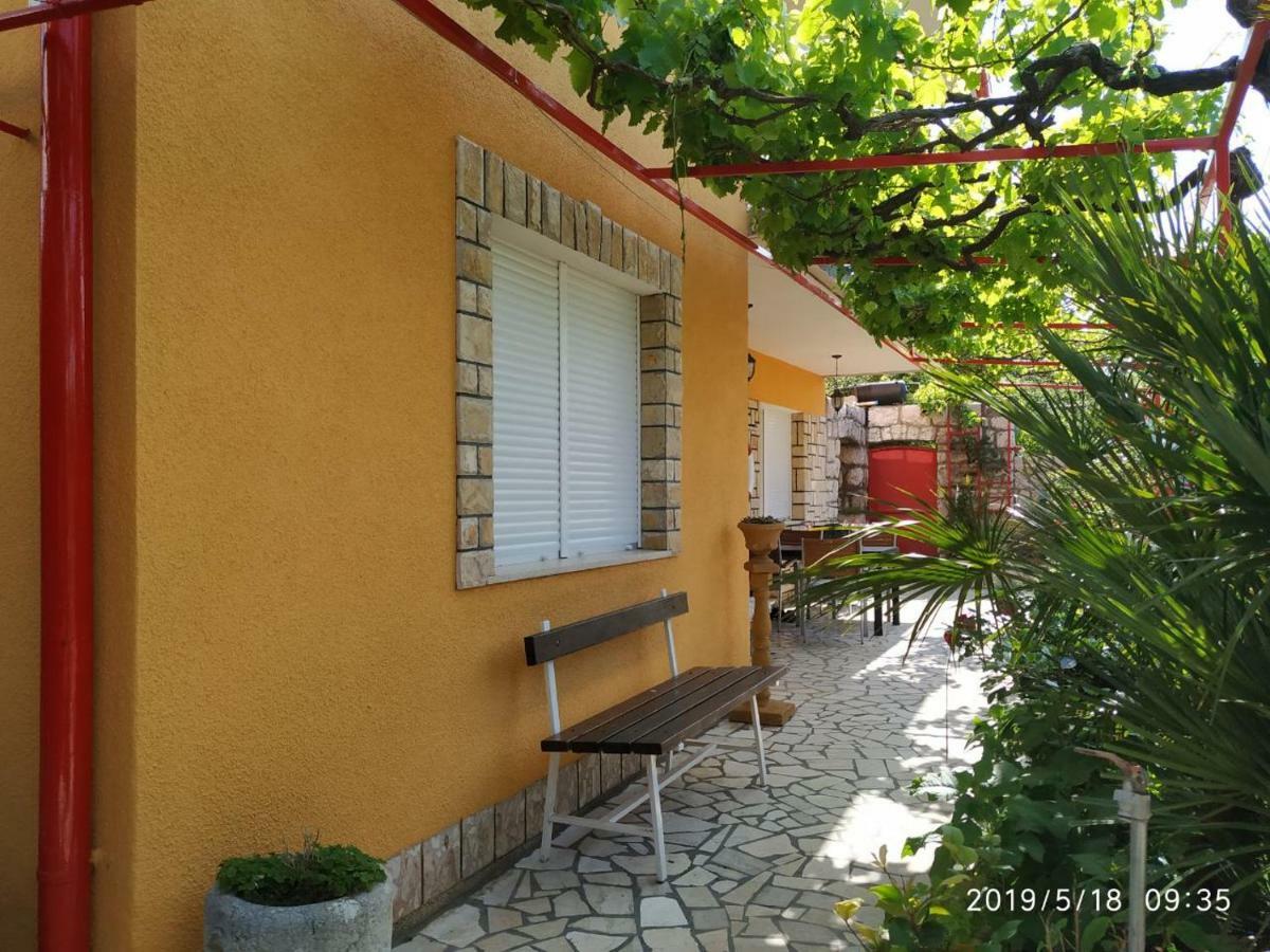 Apartments Maricic 200 Meters From The Beach Novi Vinodolski Eksteriør billede