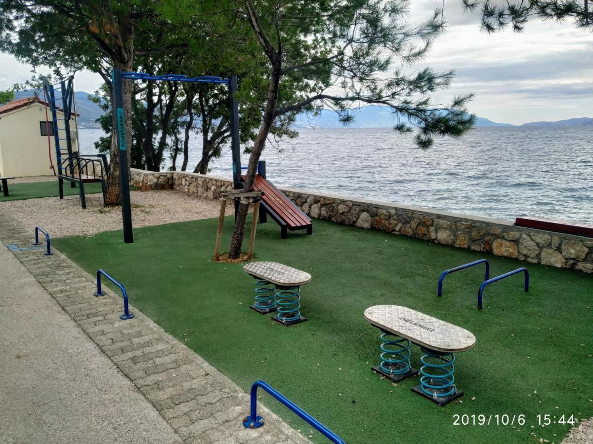 Apartments Maricic 200 Meters From The Beach Novi Vinodolski Eksteriør billede